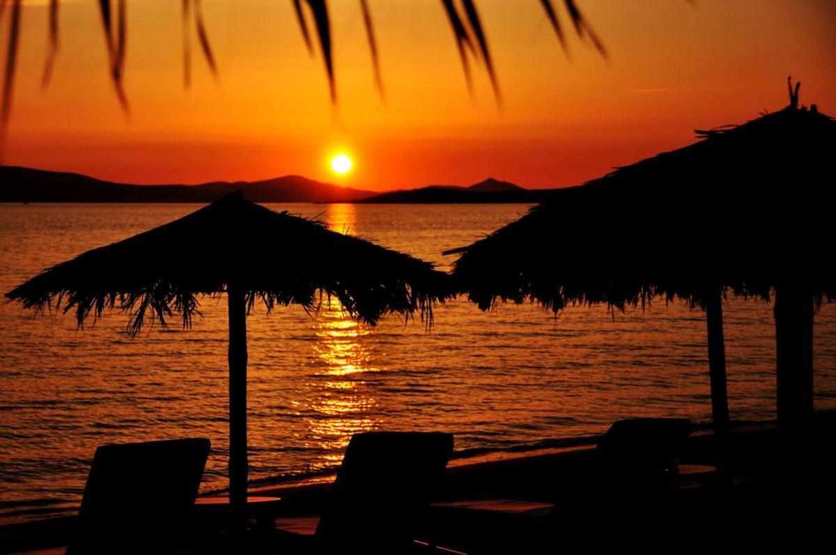Sunday Luxury Suites Agia Anna  Extérieur photo