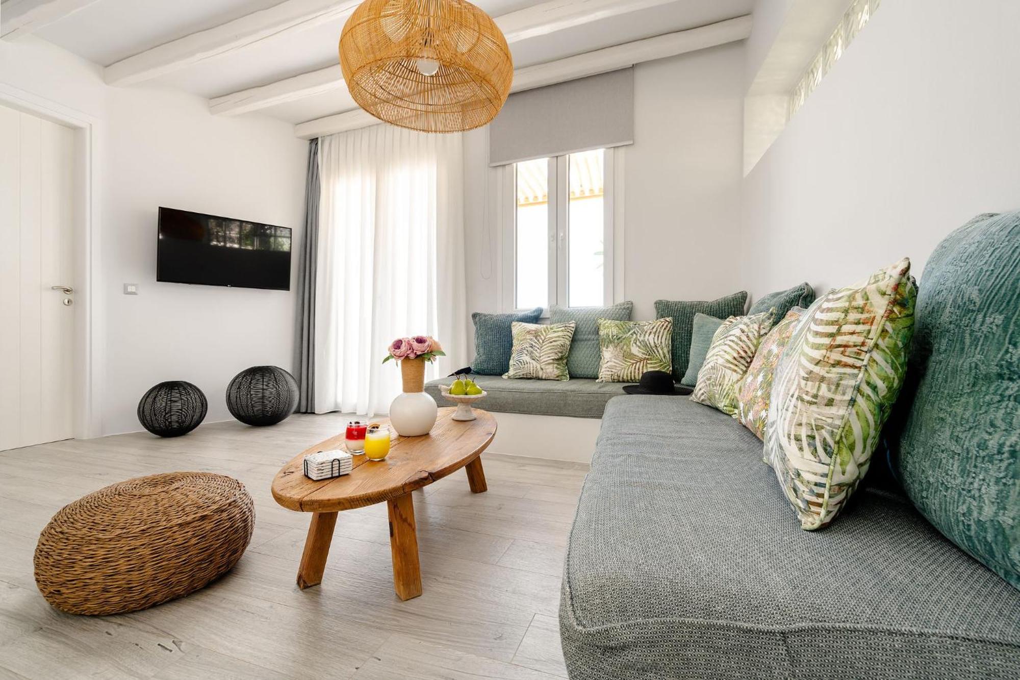 Sunday Luxury Suites Agia Anna  Extérieur photo